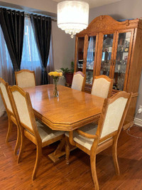 Garage sale:Vintage Dining table with 6 chairs & Display Cabinet