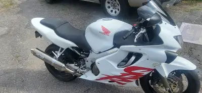 2000 honda cbr 600 f4 Honda reliablility at its finest Bought ten years with 17000km Currently @ 39...