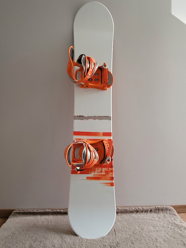 Sims FSR400 Series Snowboard with Santa Cruz SC80 Bindings in Snowboard in Calgary