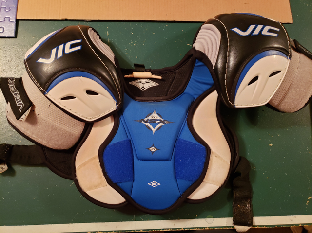 Plastron de hockey Vic Firestorm NSX 7.0 junior in Hockey in Longueuil / South Shore - Image 2