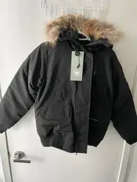 Authentic Women’s Canada Goose Chilliwack Jacket Size: M NEW