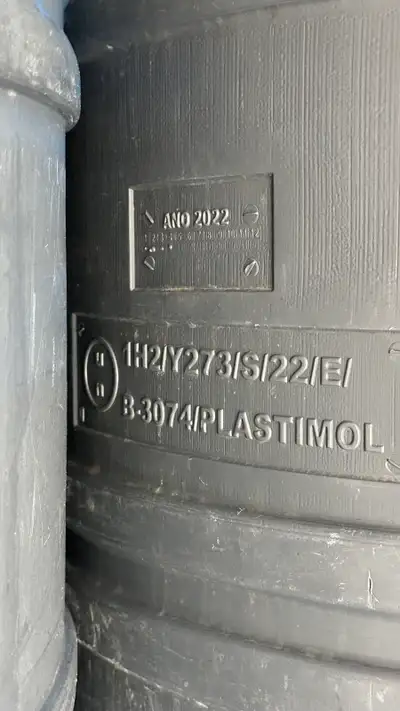 Excellent Food Grade Barrels with screw on lids , capacity 208L and can be used for rain water, ship...