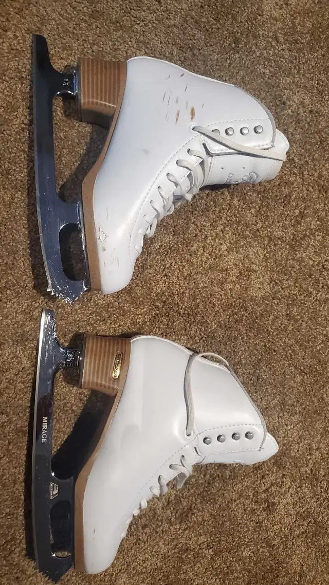 Jackson Elle Fusion Size 4.5 R Figure Skates in Skates & Blades in Kitchener / Waterloo - Image 3