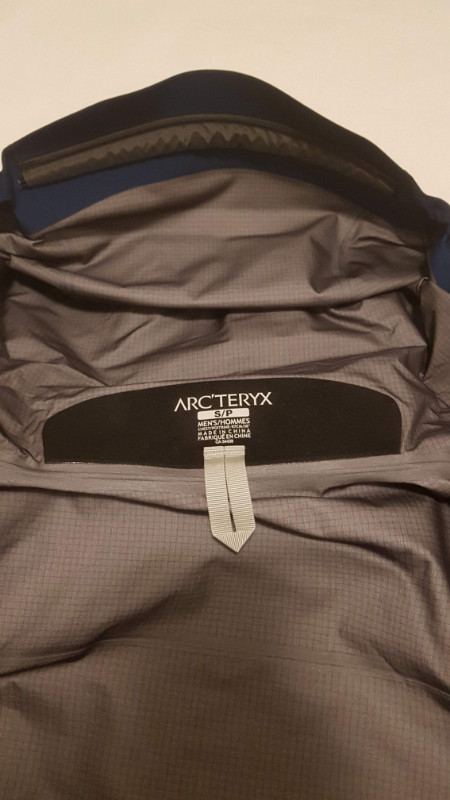 Arc'teryx Alpha AR GORE-TEX Shell. size Small in Men's in City of Toronto - Image 4