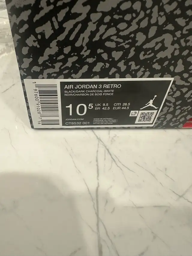 Air Jordan 3 Retro 'Black Cement' Men's Shoes in Men's Shoes in Mississauga / Peel Region - Image 2