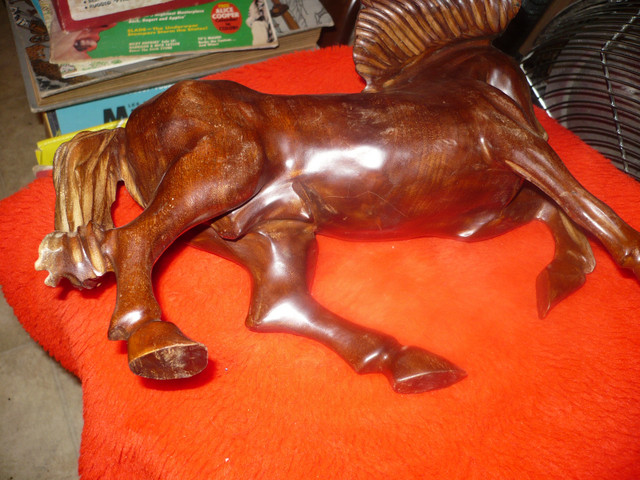 Cheval en bois sculpté sur pied 12'' X 9'' pouces dans Art et objets de collection  à Ville de Montréal - Image 3