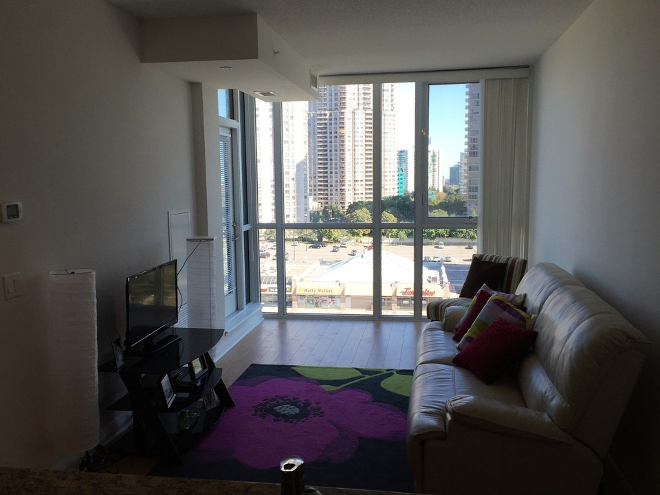 Large 1BR+Den @ Crystal Towers, Close to Sq1 3