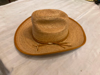 Superbe chapeau western cowboy en paille pressée 22 1/4"