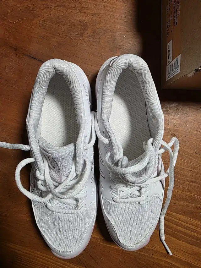 Asics Gel Rocket 11 women's size 6 in Women's - Shoes in Norfolk County - Image 5