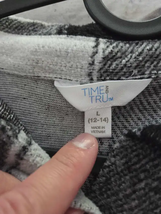 Time and Tru Women's Black & White Plaid Button-Up Shirt Jacket in Women's - Tops & Outerwear in City of Halifax - Image 3