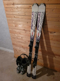 Skis (158cm) and ski boots (325mm)