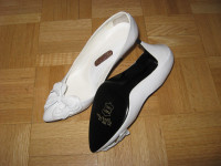 Souliers blanc neuf gr.7, cuir véritable, jamais porté