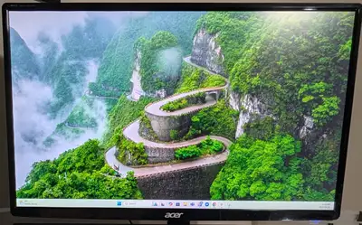 27-inch screen with 1080p HD (1920 x 1080) resolution, 16:9 aspect ratio, and 100,000,000:1 contrast...