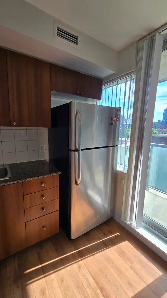 Frigidaire 18 cu. ft. Stainless Steel Fridge, Works Great in Refrigerators in City of Toronto - Image 3