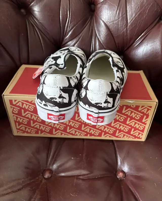 NEW in Box Skull Halloween Vans Slip-On Shoes VNOA38F7HOB sz 8.5 in Women's - Shoes in Calgary - Image 5