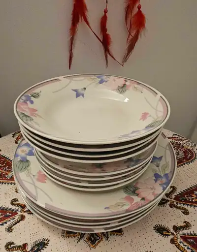 Corelle 4-Piece Dinnerware Set, View more