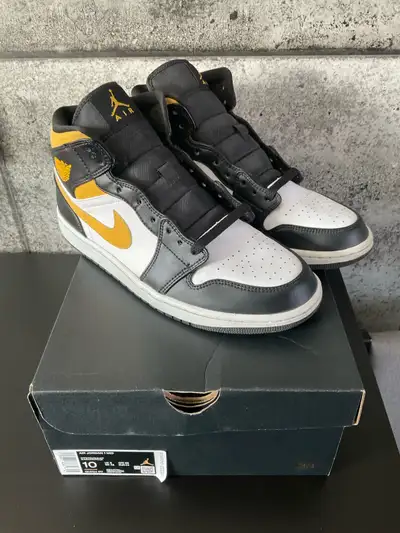 AIR JORDAN 1 MID size 10 in good condition, WHITE/POLLEN-BLACK BLANC/NOIR/POLLEN.