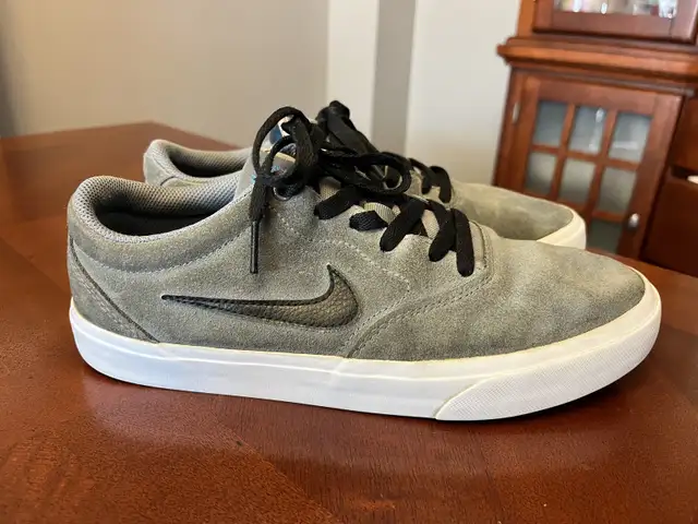 Men’s Nike SB Charge skate shoes - size 8.5 in Men's Shoes in Oshawa / Durham Region - Image 2