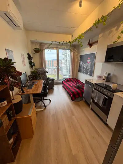 **TRANSFERT OF LEASE** Studio of about 300 feet square with balcony. New construction 2025 in Hochel...