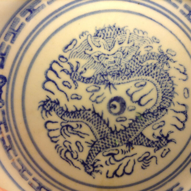 Vintage Blue and White Porcelain Chinese Rice Eyes Dragon Orb Pl in Arts & Collectibles in Vancouver - Image 2
