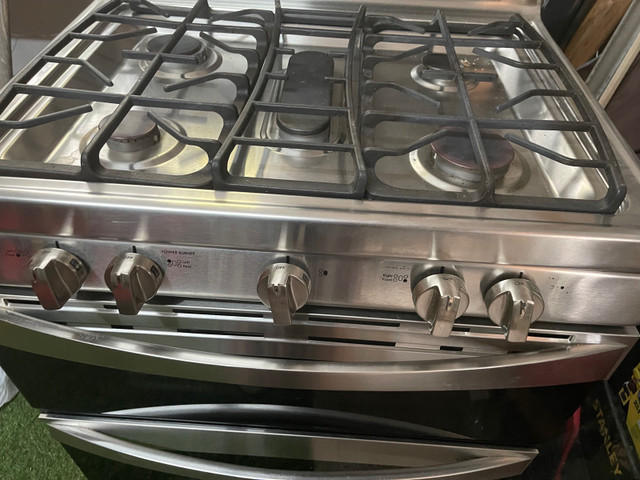 Cuisinière au gaz dans Cuisinières, fours et fourneaux  à Lanaudière