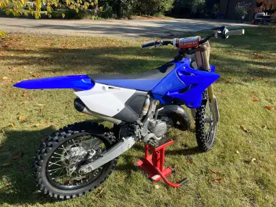 73 hours Excellent condition New plastic, new hand built &polished rads, MX 53 tires front and rear,...