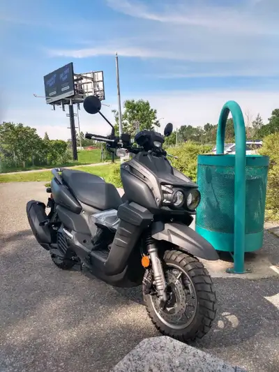 Veuillez lire l'annonce jusqu'au bout s'il vous plaît Je mets en vente mon scooter Yamaha BWS presqu...