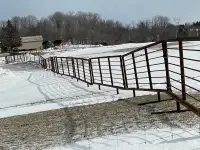 Free standing gate / corral panels for livestock and equine