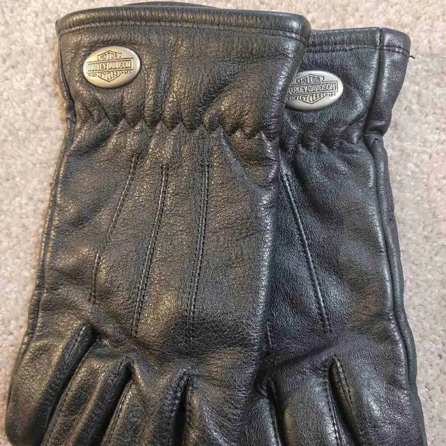 Mint-Harley Davidson-M -thick ladies leather leather gloves in Motorcycle Parts & Accessories in Edmonton - Image 2