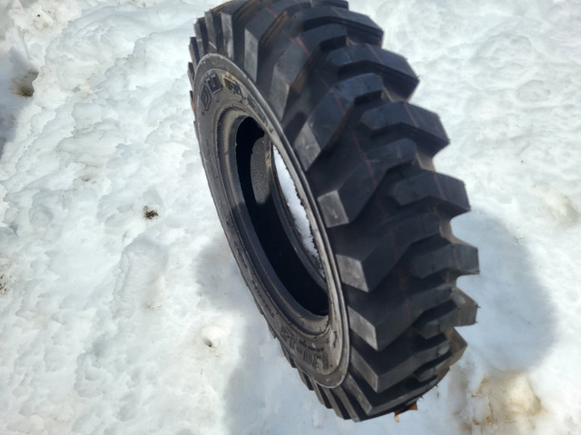 3 pneux Duro  neufs dans Pièces et accessoires pour motoneiges  à Sherbrooke - Image 2