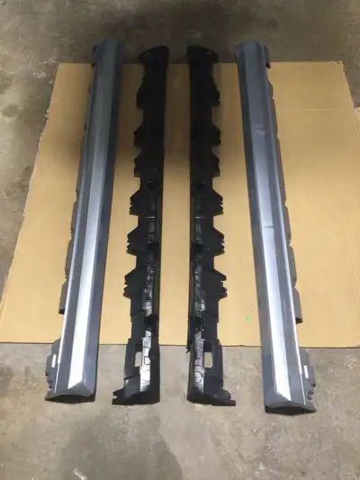 OEM rocker panel side skirts removed from 2013 GLK. Passenger side in perfect condition, driver side...