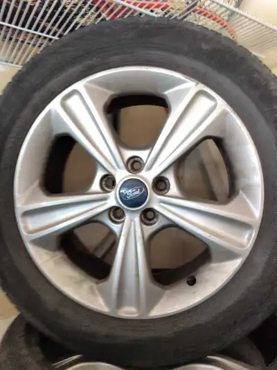 4 rims. Ford escape, good condition