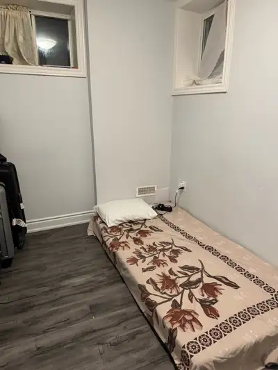 Room for rent from June 1, 2025 in a 2 bedroom basement. Utilities included . Major intersection Cas...