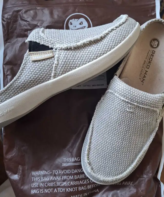 Size 8 Mens Slippers with Arch Support, Canvas in Men's Shoes in Lethbridge - Image 3