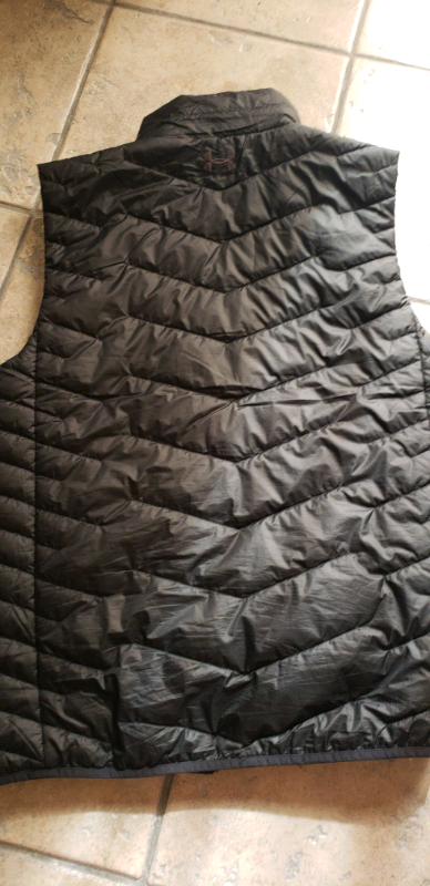 Under Armour puffer vest  in Other in Laval / North Shore - Image 6