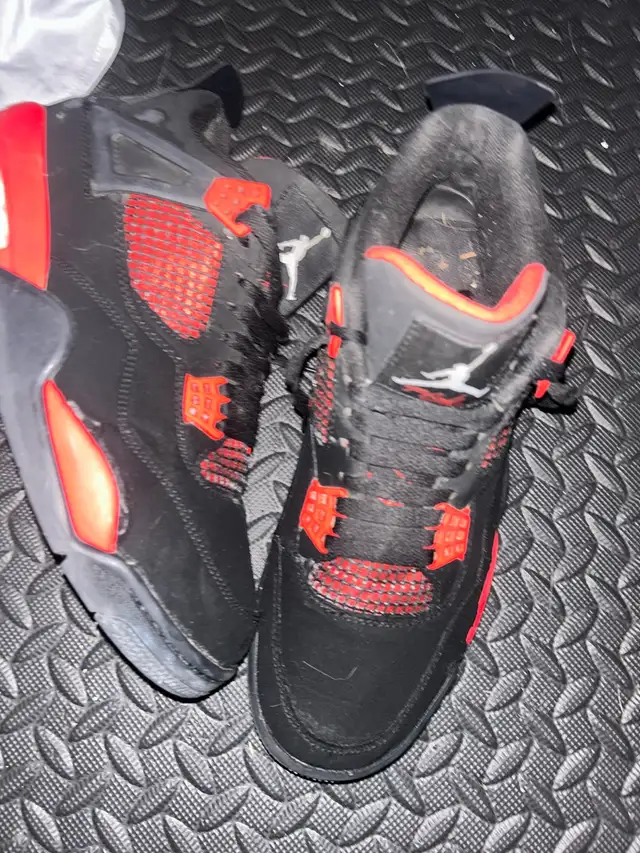 Air Jordan 4 in Men's Shoes in Oakville / Halton Region - Image 2