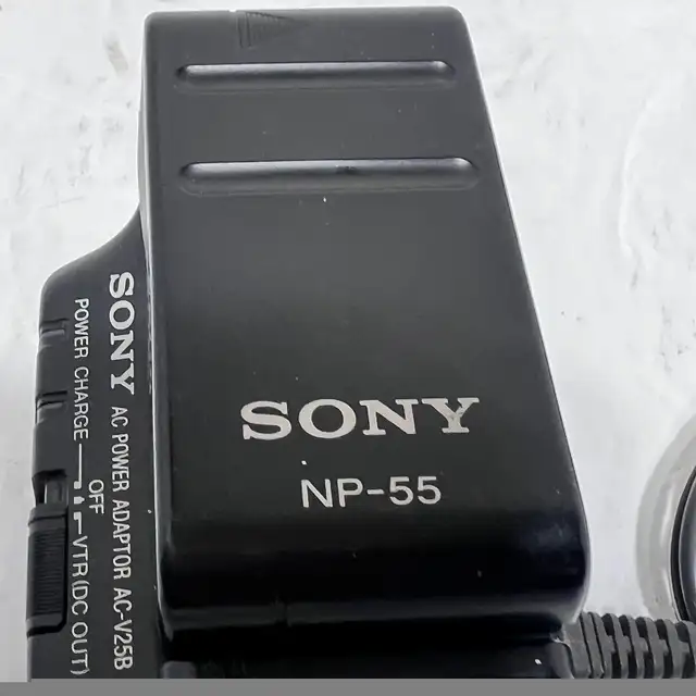 Sony battery charger ac-v25b with np-55 battery  in Cameras & Camcorders in Winnipeg - Image 3
