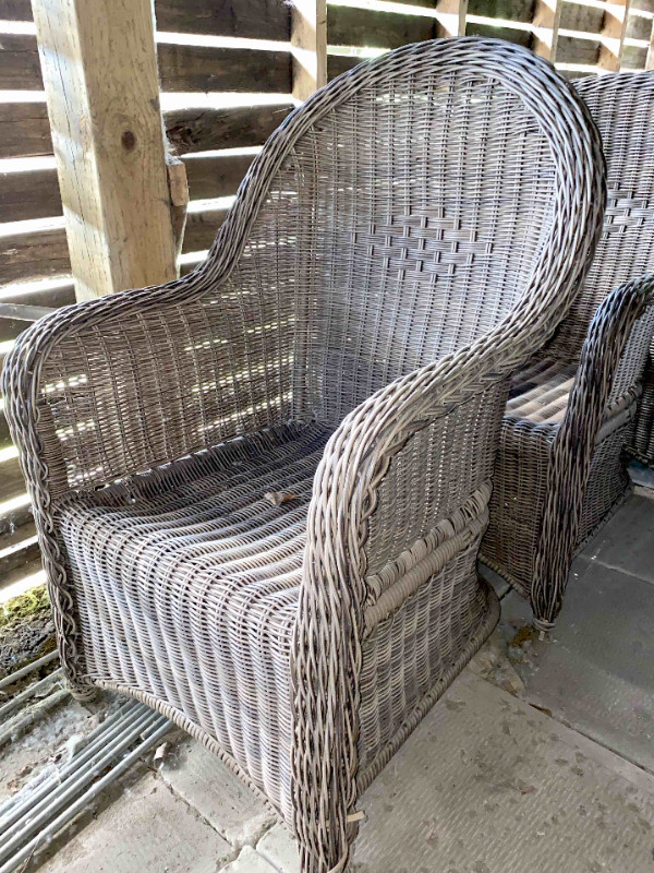 Chaises en osier d'extérieur / Exterior Wicker chairs Mobilier pour