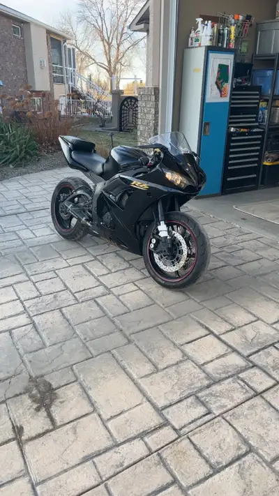 2004 Yamaha R6 -Runs and Drives Amazing -Brand New Fairings -Fresh Oil, Coolant, Brake Fluid -Has Sl...