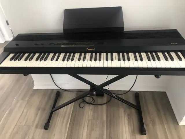 ROLAND KR-55 PIANO in Pianos & Keyboards in Longueuil / South Shore - Image 2