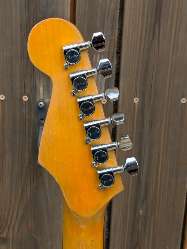 Stratocaster Guitar in Guitars in Ottawa - Image 7