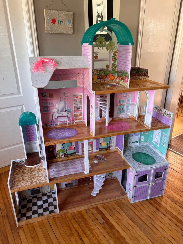 Giant doll house  in Toys & Games in Peterborough - Image 2