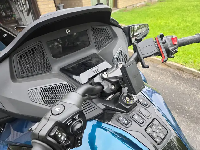 MOTO GPS SANS-FIL GARMIN in Other in Laval / North Shore - Image 10