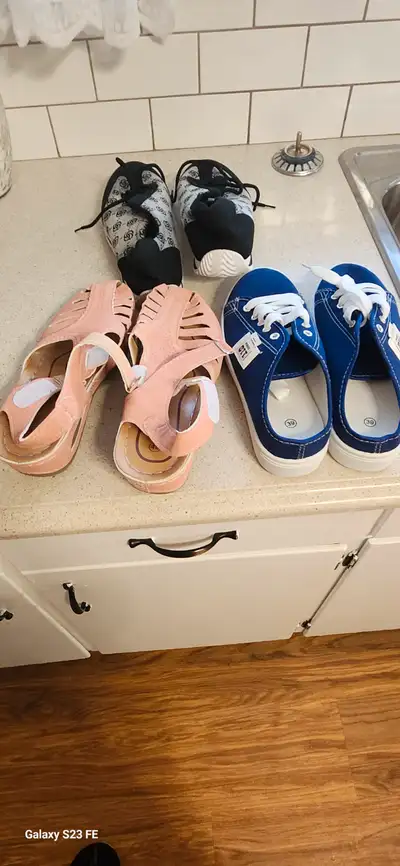Womans sneakers, View more