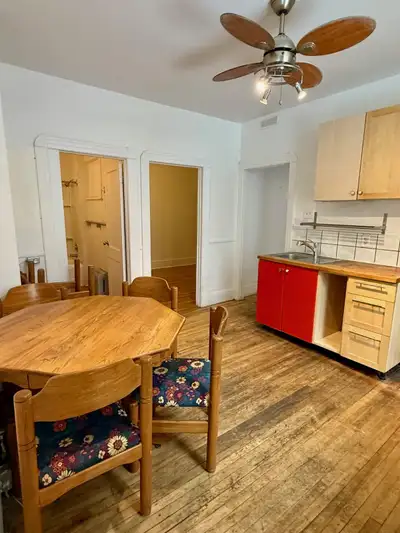 Décembre 2025 et janvier 2026 Gratuits!!! Étudiants ou colocs bienvenus!!! Plateau Mont-Royal !!!! I...