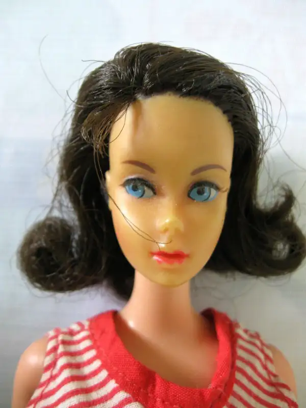 VINTAGE  BARBIE TWIST n TURN DARK  HAIR  MARLO-FLIP DOLL. in Arts & Collectibles in West Island - Image 4