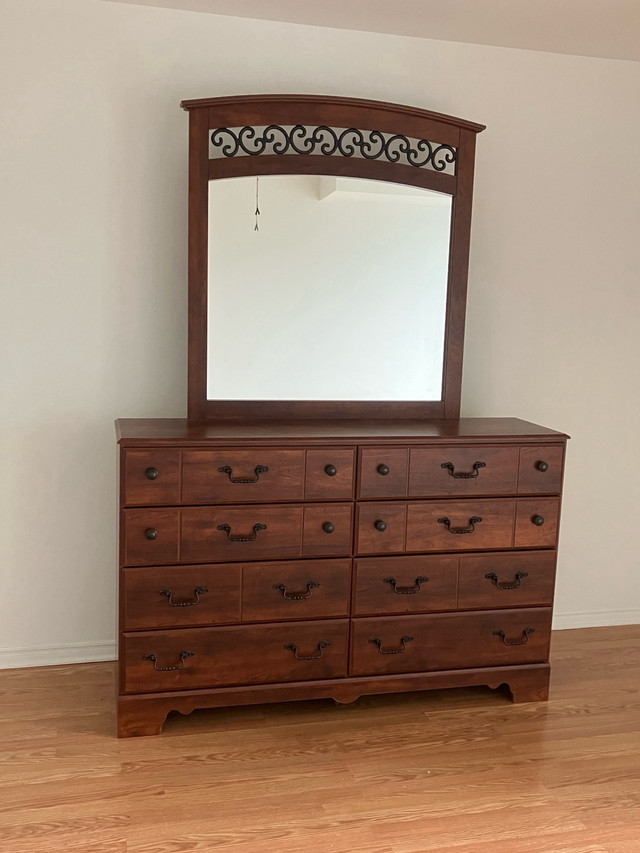 Bedroom Dresser with Mirror  in Dressers & Wardrobes in Windsor Region