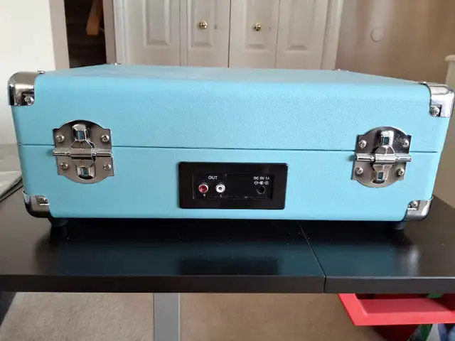 Portable Bluetooth Turntable in Stereo Systems & Home Theatre in Edmonton - Image 5