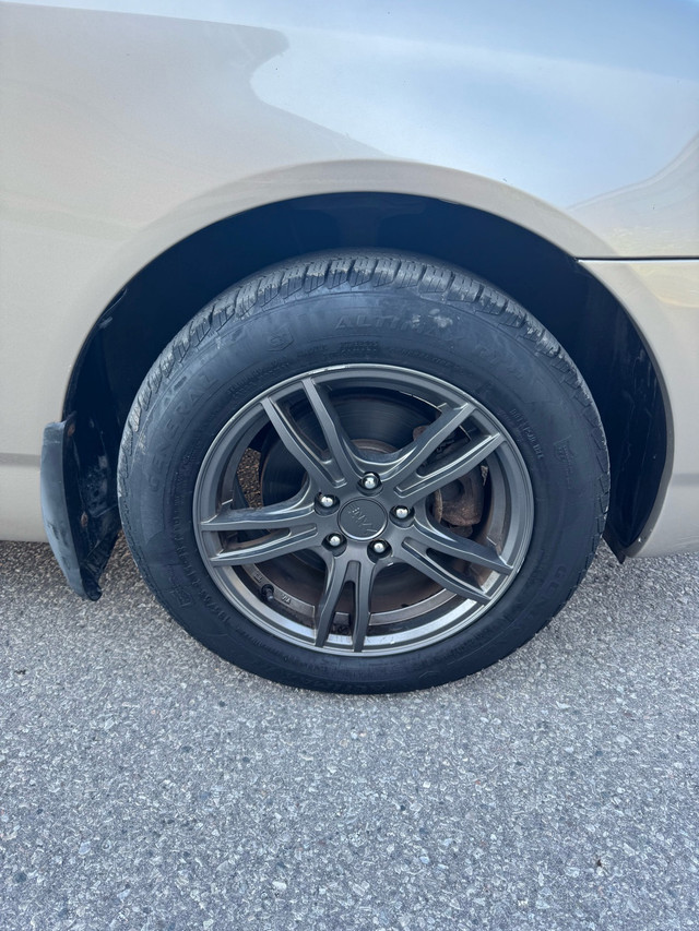 2005 Toyota Corolla 194123km only no rust.  in Cars & Trucks in City of Toronto - Image 3