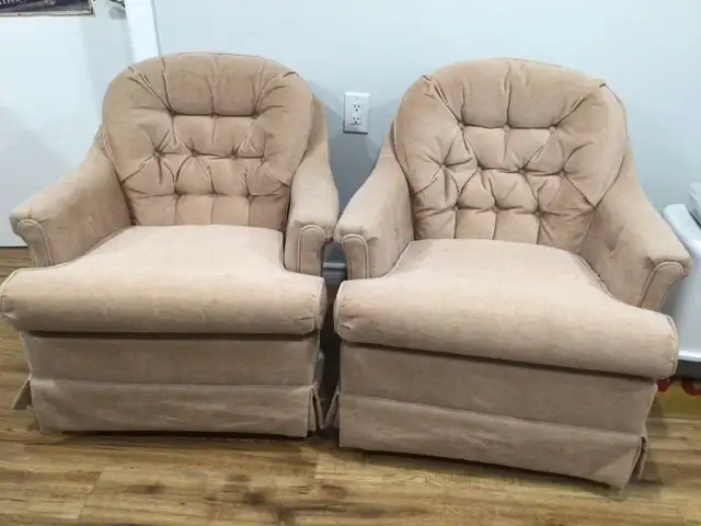 2 swivel rockers in good condition, in Chairs & Recliners in Kingston - Image 2